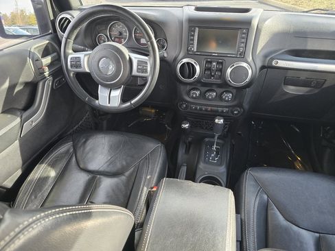 Used 2015 Jeep Wrangler Unlimited Rubicon image 33