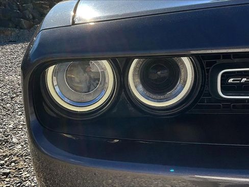 Used 2015 Dodge Challenger SXT image 22