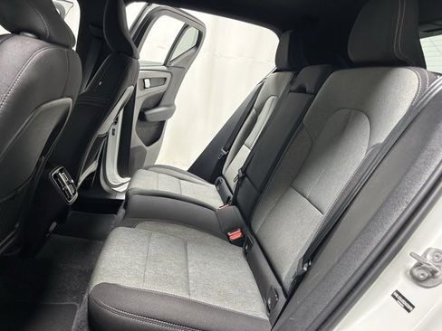 Certified 2025 Volvo XC40 B5 Core image 12