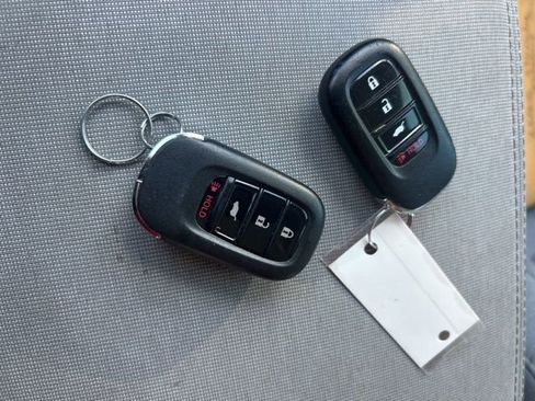 Used 2023 Honda Pilot LX image 17