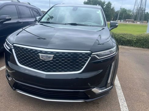 Used 2022 Cadillac XT6 Premium Luxury w/ Technology Package AWD/4WD image 2