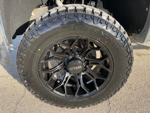 Used 2017 GMC Sierra 2500 SLE w/ SLE Preferred Package image 12