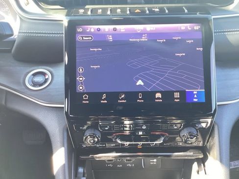 New 2025 Jeep Grand Cherokee L Limited w/ Black Appearance Package image 12