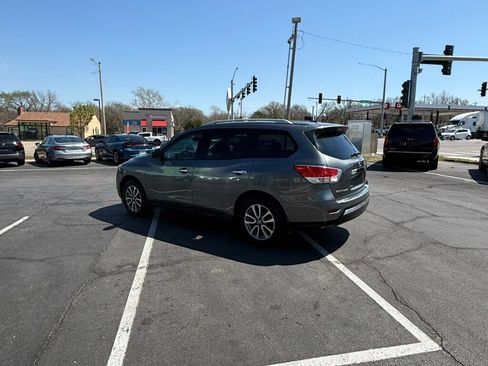 Used 2016 Nissan Pathfinder SV image 9