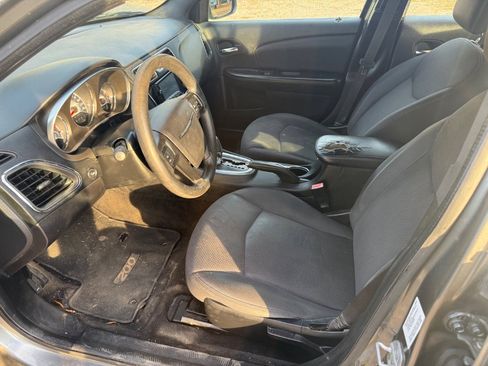 Used 2013 Chrysler 200 LX image 3