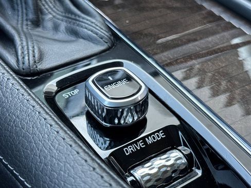 Used 2017 Volvo XC90 T6 Momentum w/ Vision Package image 24