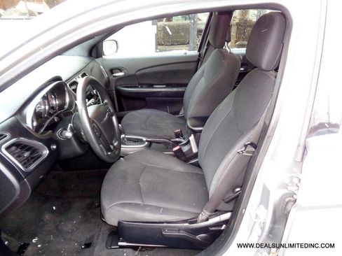 Used 2014 Chrysler 200 LX image 7