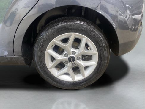 Used 2025 Kia Soul LX FWD image 9