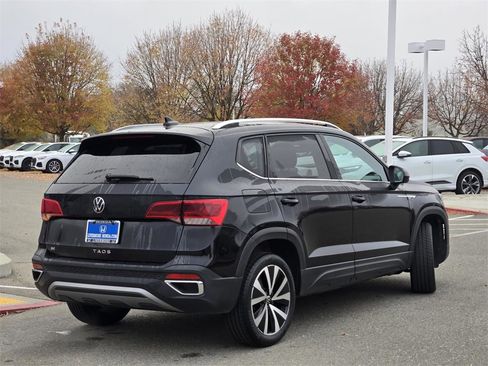 Used 2024 Volkswagen Taos SE image 4