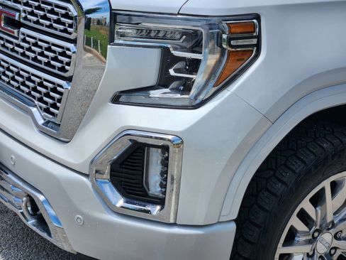 Used 2019 GMC Sierra 1500 Denali w/ Denali Ultimate Package AWD/4WD image 28