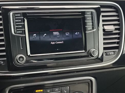 Used 2017 Volkswagen Beetle 1.8T SE image 15