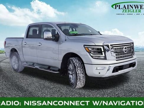 Used 2021 Nissan Titan SL w/ Moonroof Package image 4