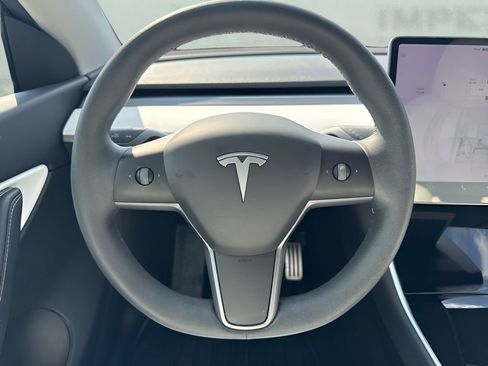 Used 2021 Tesla Model Y Long Range image 15