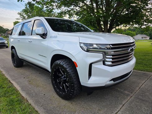Used 2021 Chevrolet Suburban High Country AWD/4WD image 3
