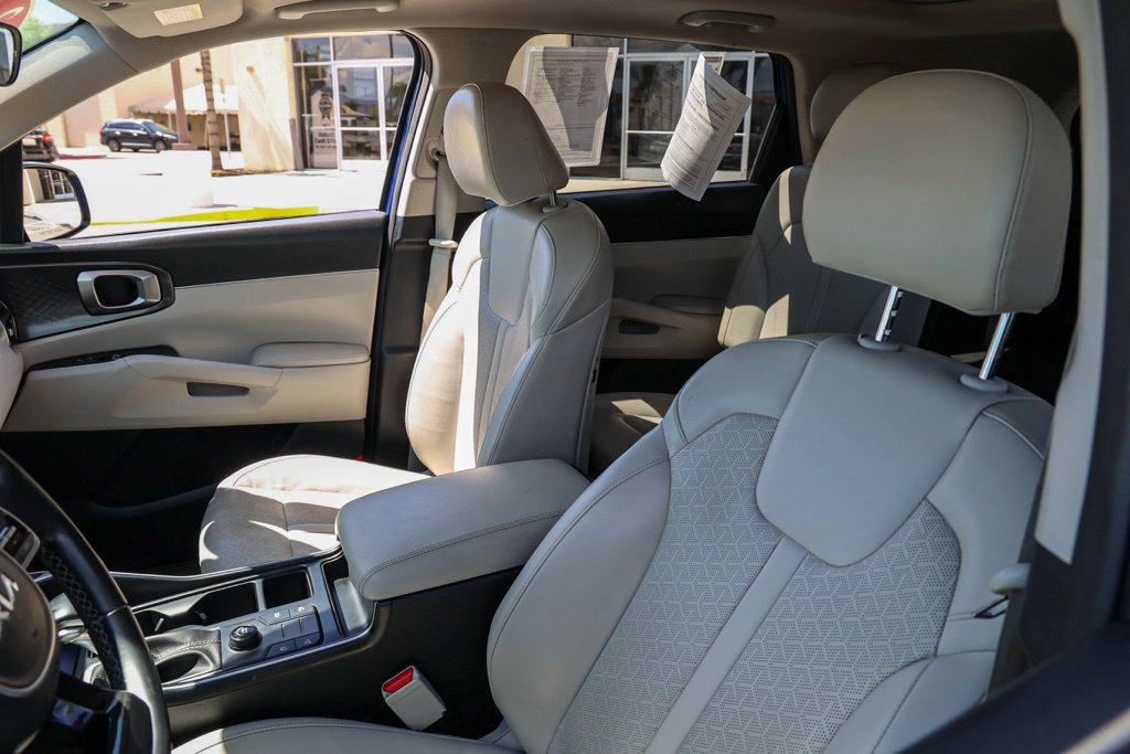 Used 2023 Kia Sorento S w/ Panoramic Sunroof Package FWD image 16