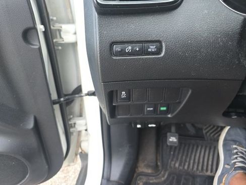 Used 2017 Nissan Rogue S w/ S Appearance Package FWD image 11