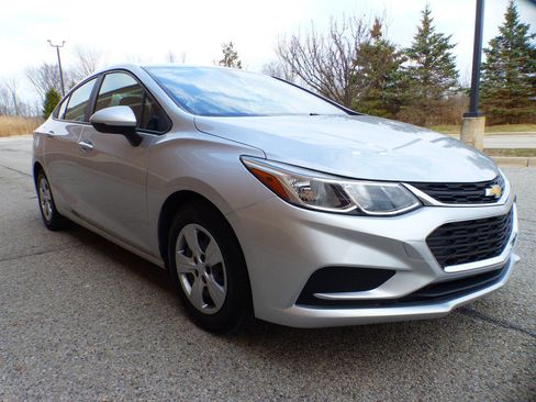 Used 2016 Chevrolet Cruze LS FWD image 12