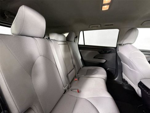 Used 2023 Toyota Highlander LE FWD image 37