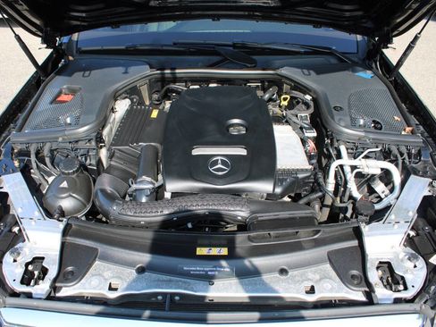 Used 2017 Mercedes-Benz E 300 4MATIC image 21