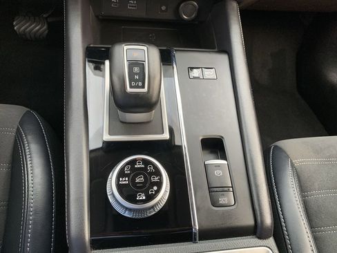 Used 2023 Mitsubishi Outlander SE image 26