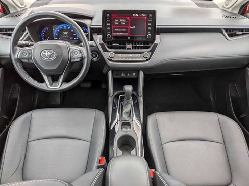 Used 2022 Toyota Corolla Cross XLE image 14