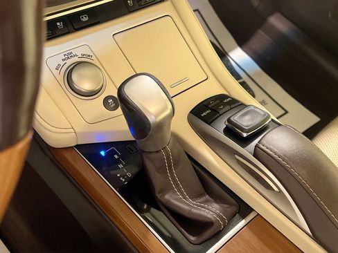 Used 2016 Lexus ES 350 w/ Luxury Package w/Wood Trim image 21