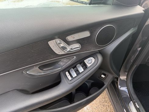 Used 2021 Mercedes-Benz GLC 300 4MATIC image 10