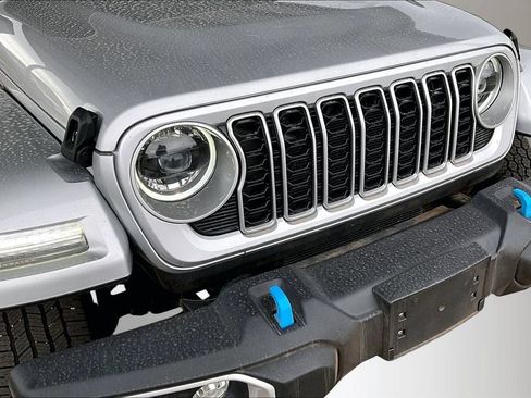 Used 2024 Jeep Wrangler Unlimited Sahara AWD/4WD image 32
