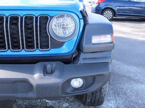 Used 2025 Jeep Wrangler Sport image 40