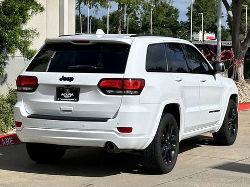 Used 2020 Jeep Grand Cherokee Altitude RWD image 4