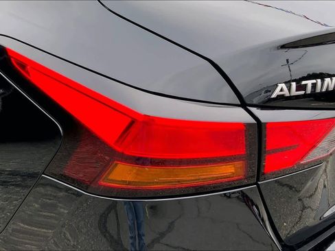 Used 2025 Nissan Altima 2.5 SV image 27