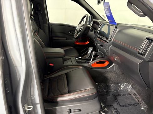 Used 2025 Nissan Frontier PRO-4X w/ Pro Premium Package image 35