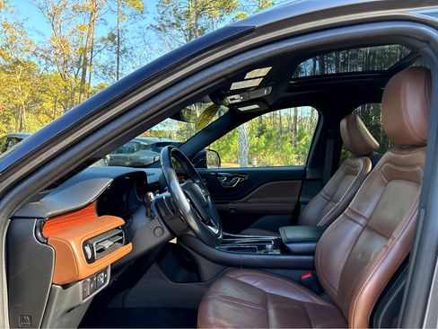 Used 2023 Lincoln Aviator Reserve w/ Equipment Group 201A image 19