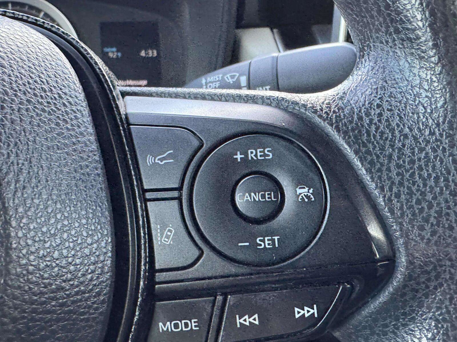 Used 2020 Toyota Corolla LE FWD image 25