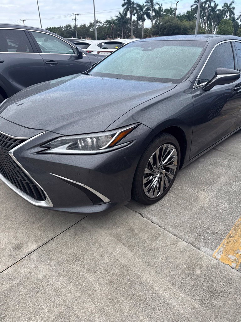 Used 2024 Lexus ES 300h w/ Technology Package FWD image 4