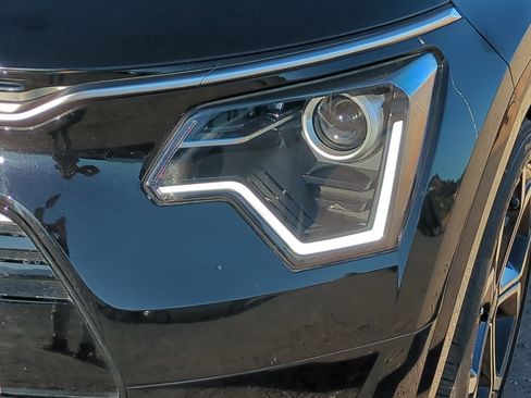 Used 2024 Kia Niro EX Touring image 9