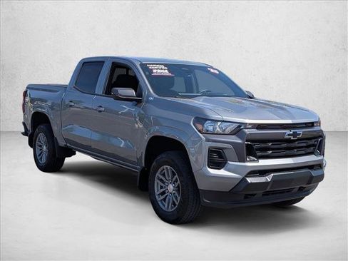 Used 2025 Chevrolet Colorado LT AWD/4WD image 3
