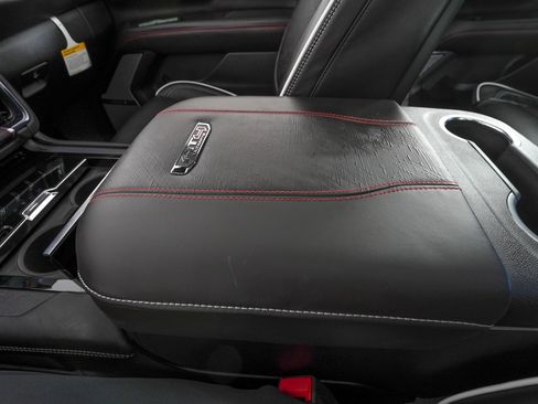 Used 2025 GMC Yukon AT4 Ultimate image 34