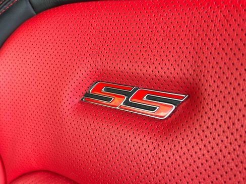 Used 2021 Chevrolet Camaro SS RWD image 15