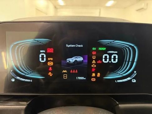 Used 2025 Kia Niro EX FWD image 18