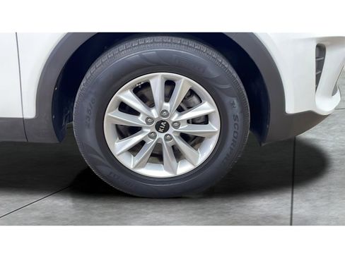 Used 2019 Kia Sorento FWD image 19