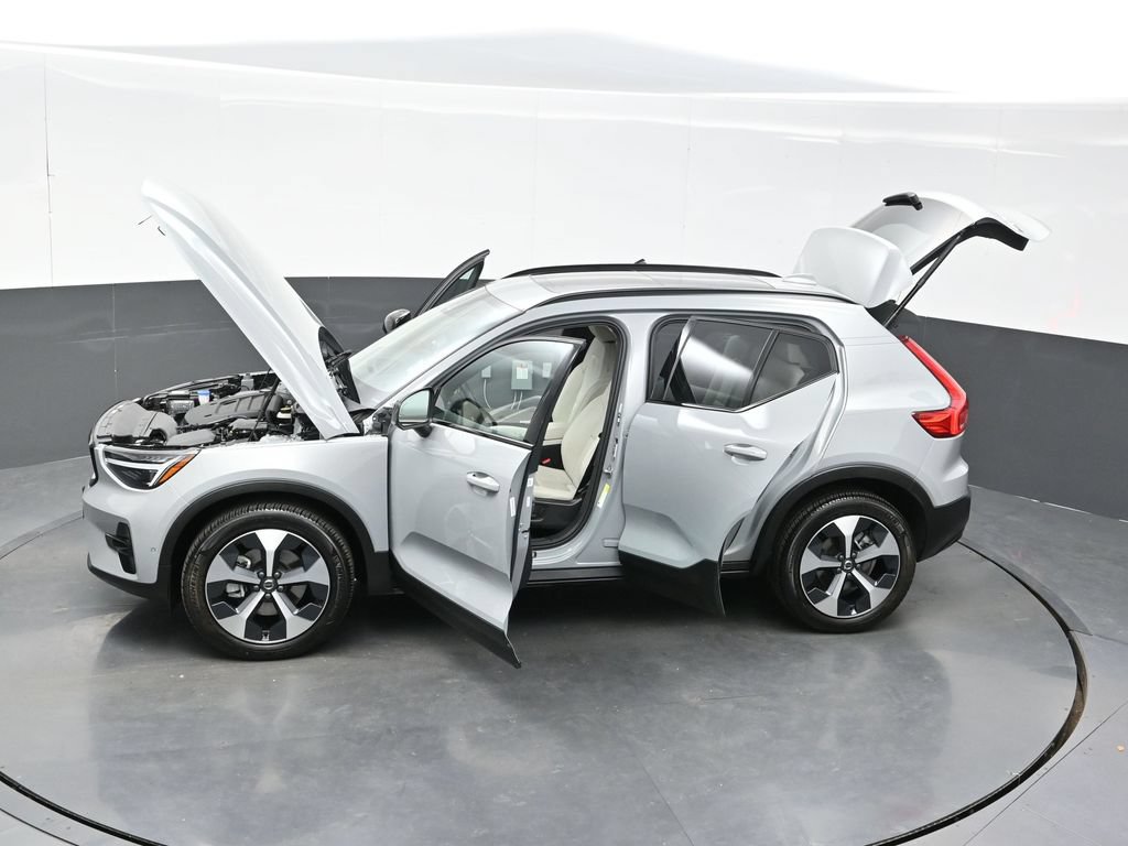 Used 2026 Volvo XC40 B5 Plus AWD/4WD image 43