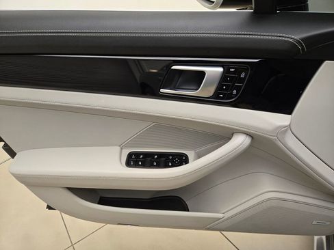 Used 2020 Porsche Panamera 4 w/ Sportdesign Package image 31
