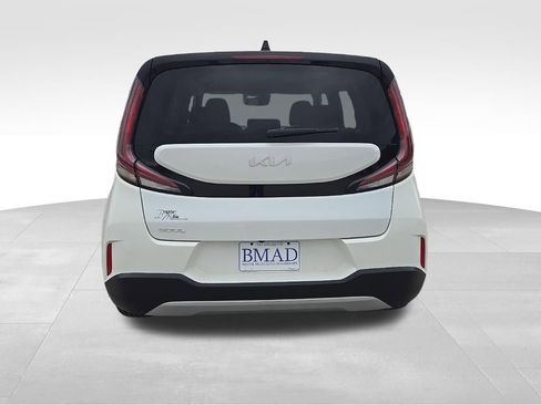 Used 2024 Kia Soul LX image 12