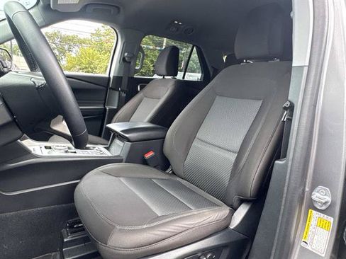Used 2023 Ford Explorer XLT AWD/4WD image 7