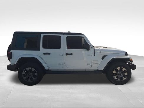 Used 2018 Jeep Wrangler Unlimited Sahara AWD/4WD image 14
