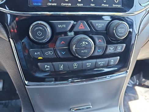 Certified 2022 Jeep Grand Cherokee Laredo X AWD/4WD image 21