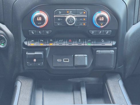 Used 2021 GMC Sierra 1500 AT4 w/ AT4 Value Package AWD/4WD image 13
