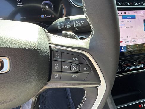 Used 2024 Jeep Grand Cherokee L Limited w/ Black Appearance Package image 30