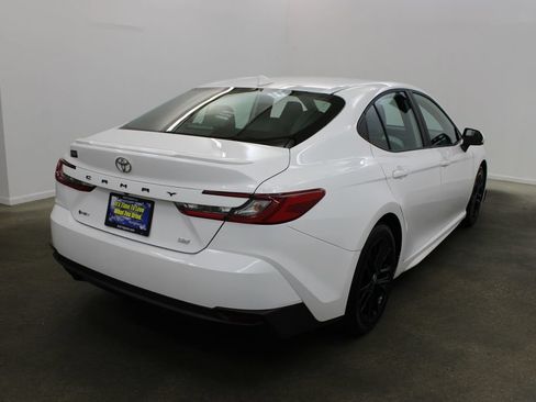 Used 2025 Toyota Camry SE FWD image 5